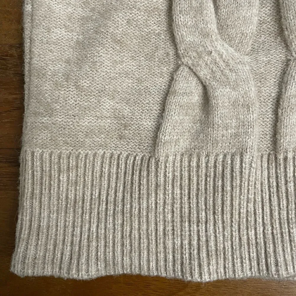 HYFVE Tan Oatmeal V-Neck Cable Knit Sweater || SZ S